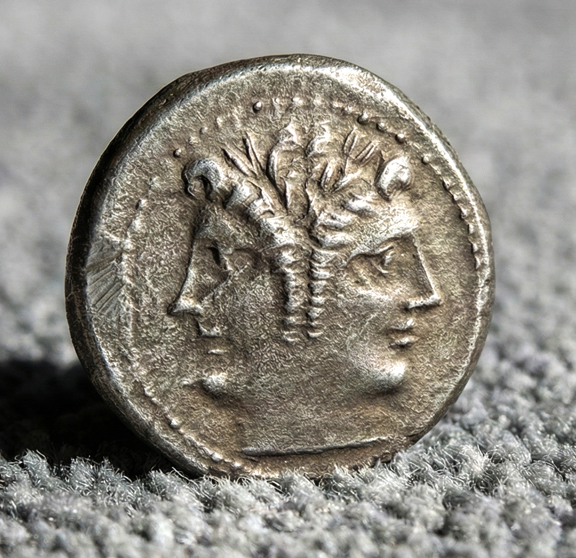 Moeda Romana Republicana Quadrigatus (c. 225–212 aC) – imagem 2