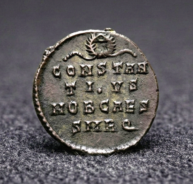 Moeda Romana RARA de Constantius II (Caesar, 324–337 d.C) – imagem 2