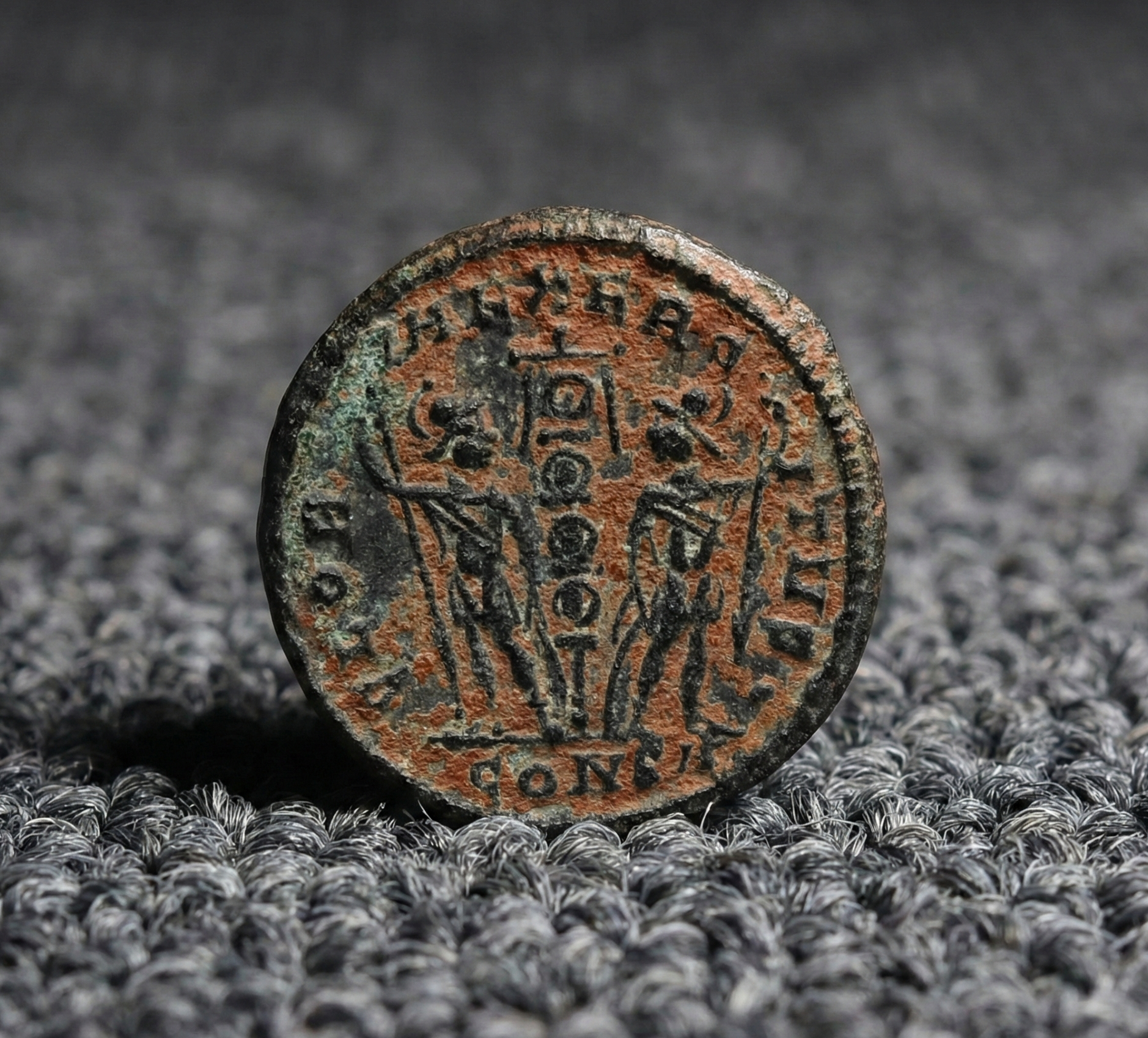 Moeda Romana RARA de Constantius II (Caesar, 324–337 dC) – imagem 1