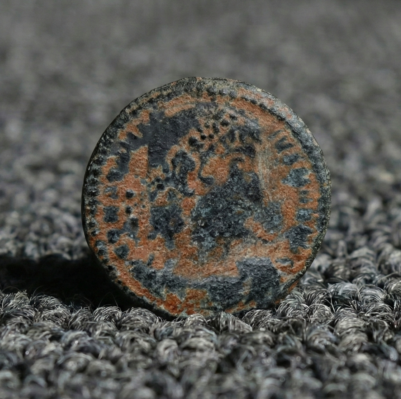 Moeda Romana RARA de Constantius II (Caesar, 324–337 dC) – imagem 2