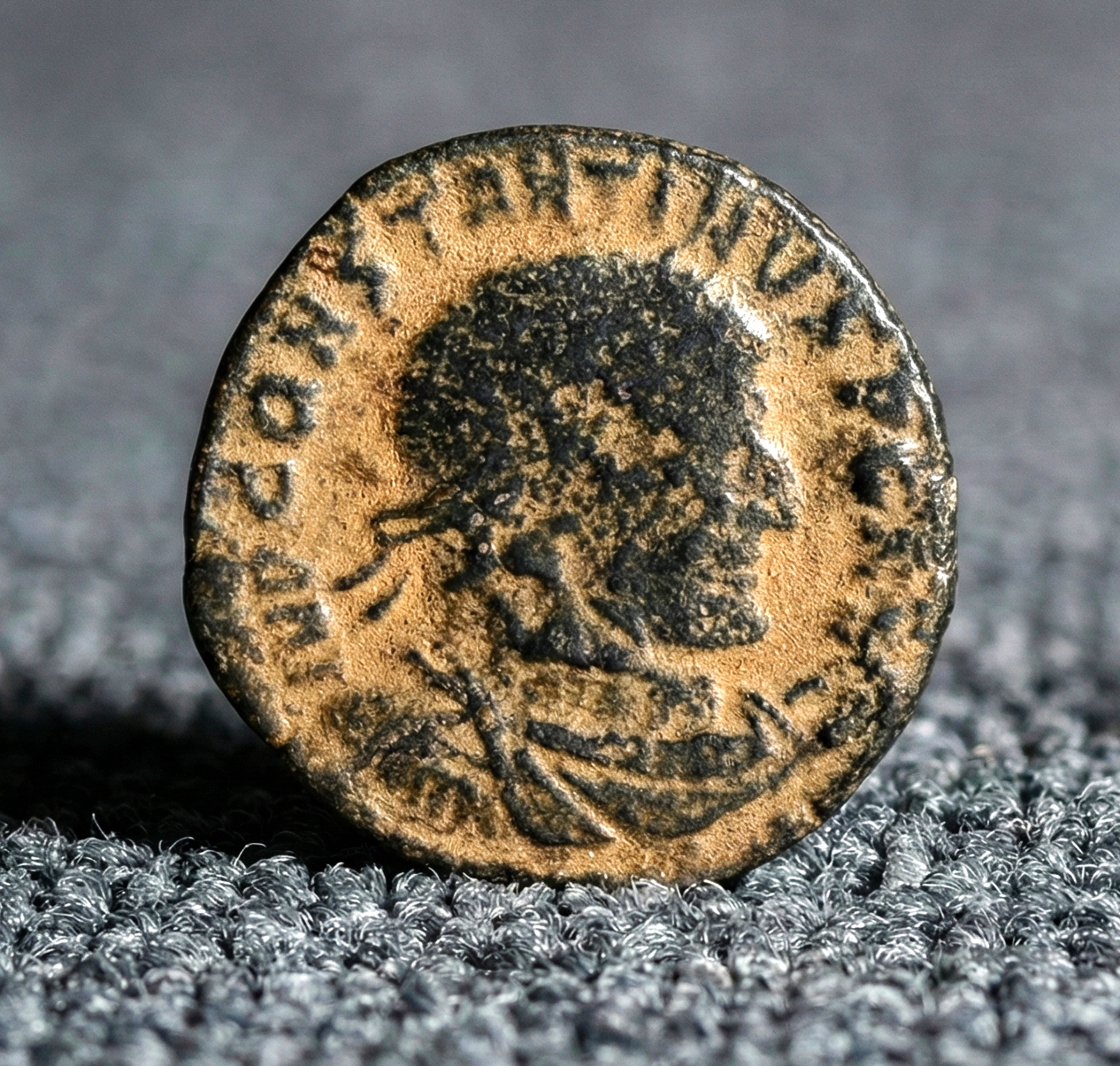 Moeda Romana Follis de Constantino I “o Grande” (306–337) – imagem 1