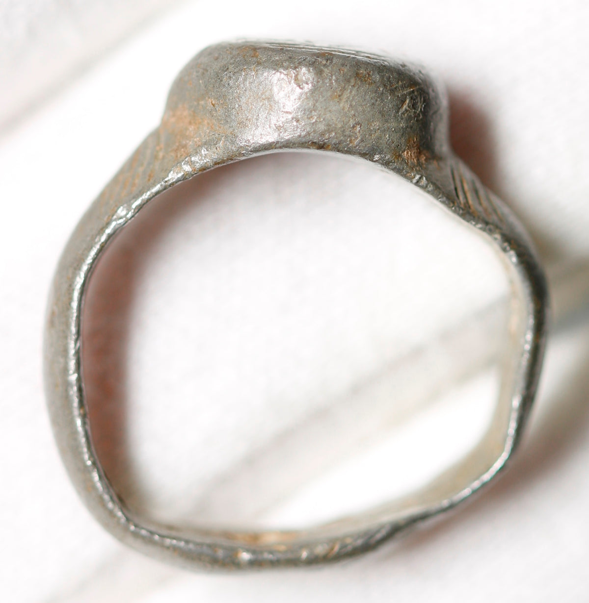 Anel medieval de prata (Bl) com (Cerca de 400-700 dC). – imagem 3