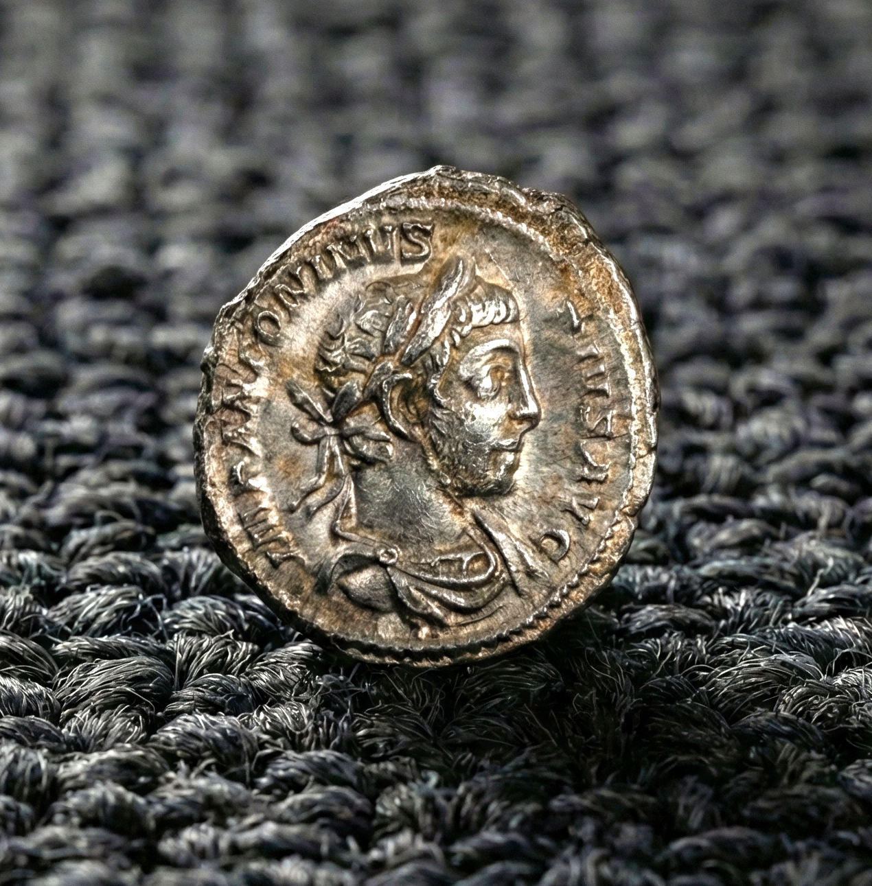 Moeda Romana Denarius de Elagabalus (218–222 dC) – imagem 1