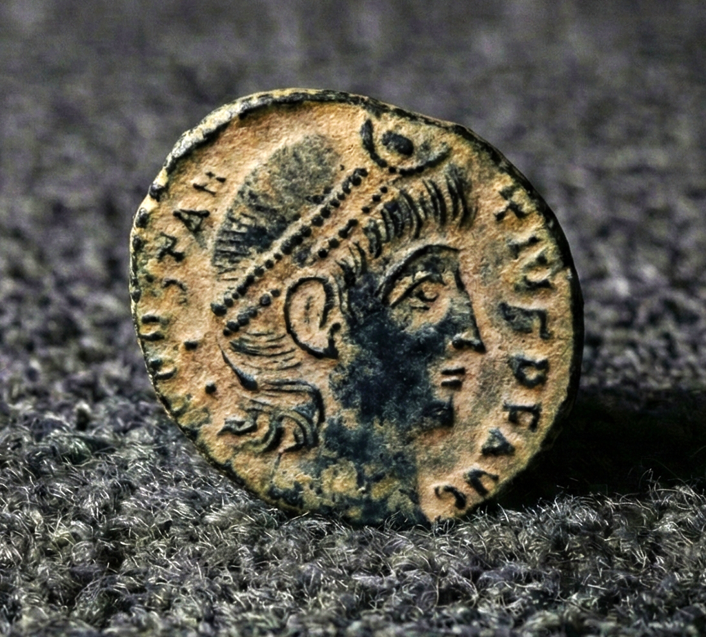 Moeda Romana Nummus de Constantius II (AD 337–361) – imagem 1