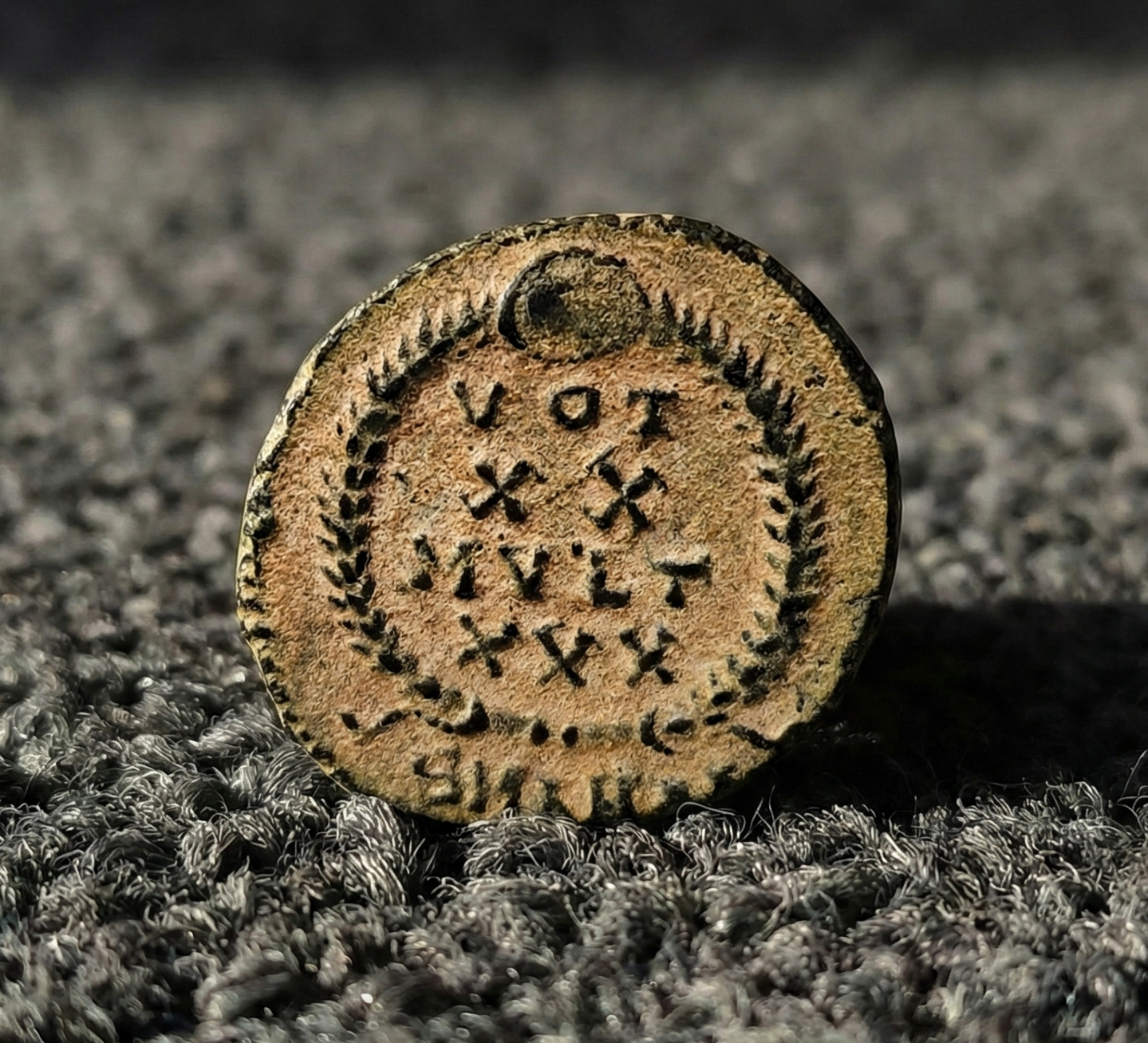 Moeda Romana Nummus de Constantius II (AD 337–361) – imagem 2